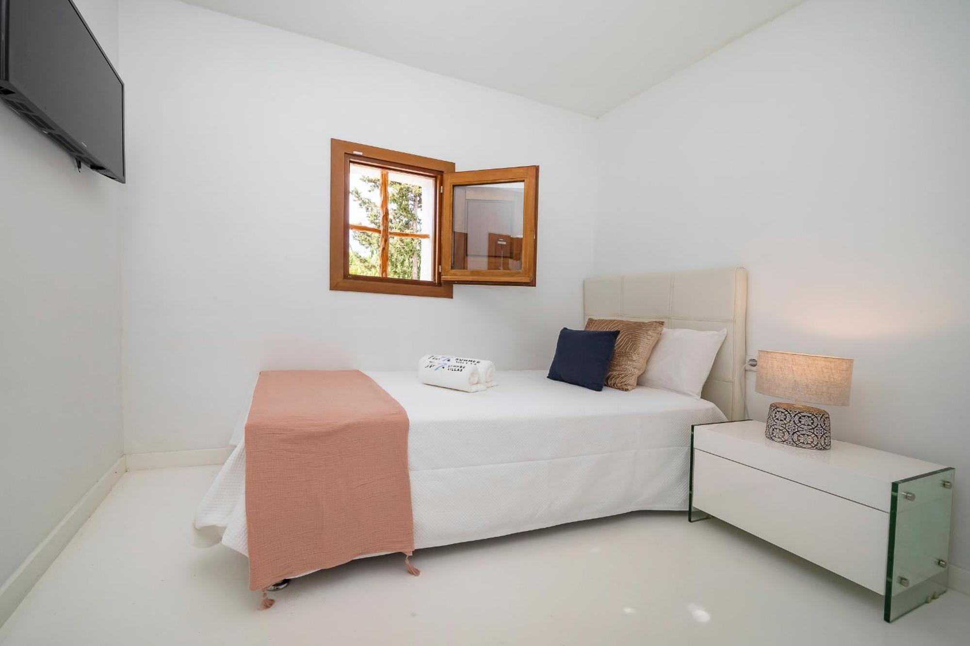 Villa Near Ibiza Town Sleeps 11 To 13 Guests Can Furnet Exteriér fotografie
