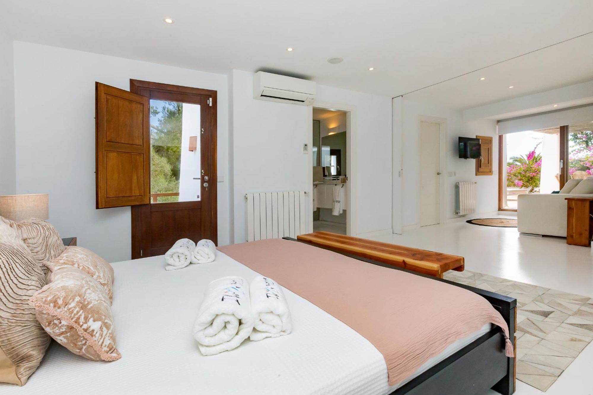 Villa Near Ibiza Town Sleeps 11 To 13 Guests Can Furnet Exteriér fotografie